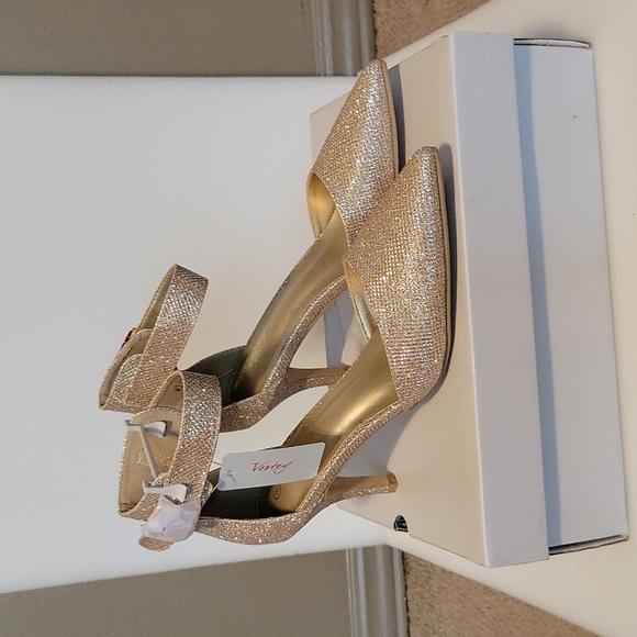 Shoes - Picture 1 of 5